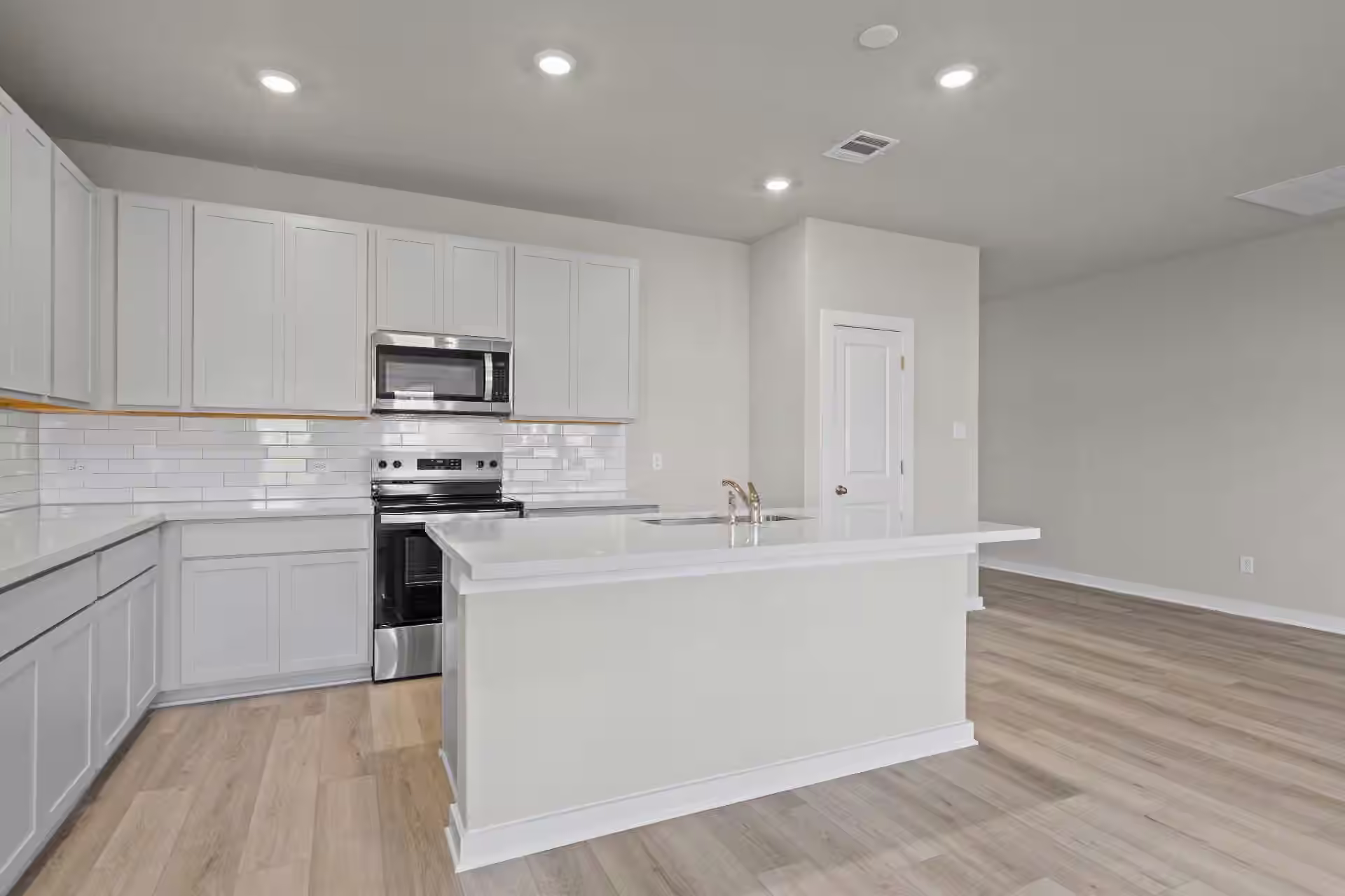 Photo 3 of 2525 N Heritage Drive, Dayton, TX