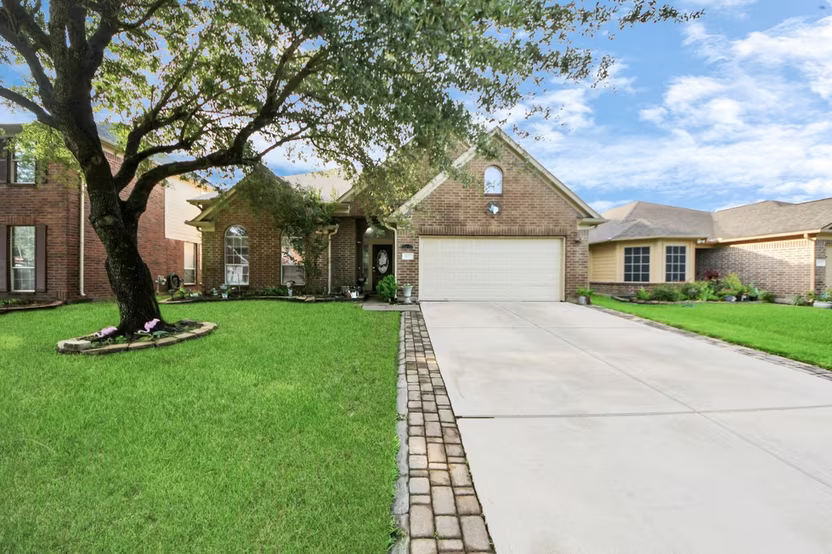 Photo of 922 N Sky Drive, Houston, TX