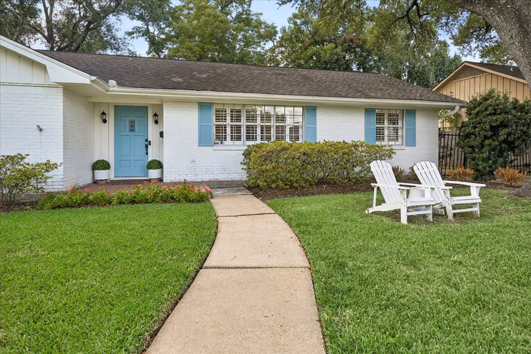 Photo 2 of 7623 Meadowvale Drive, Houston, TX