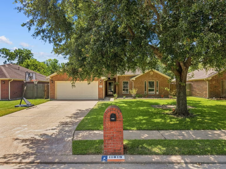 Photo 2 of 11819 Santa Fe Trail, Santa Fe, TX