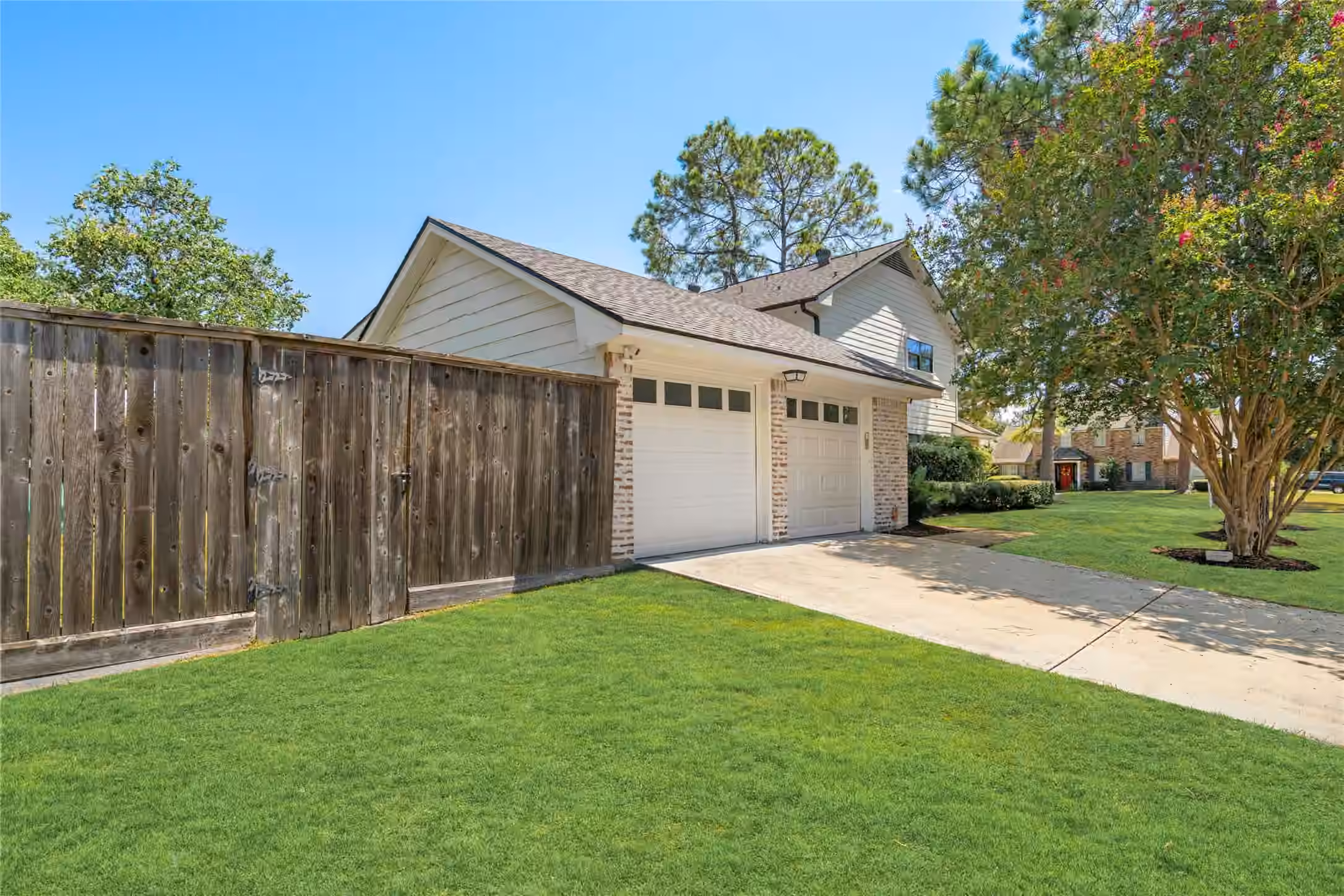 Photo 5 of 10830 Burgoyne Road, Houston, TX