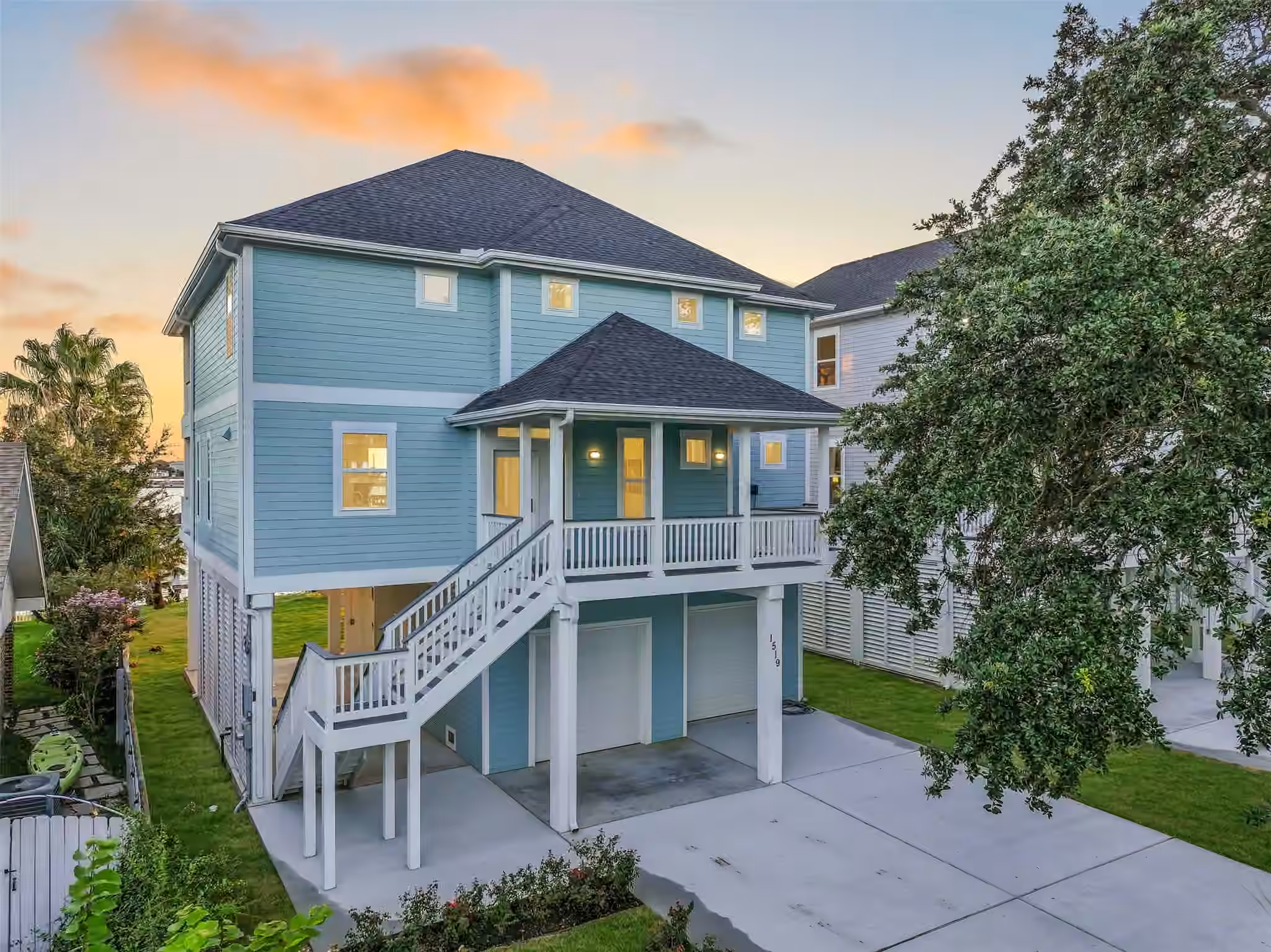Photo of 1519 Bayou Shore Drive, Galveston, TX 77551
