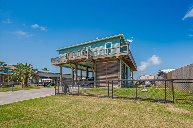 Photo of 1126 Island Boulevard, Crystal Beach, TX
