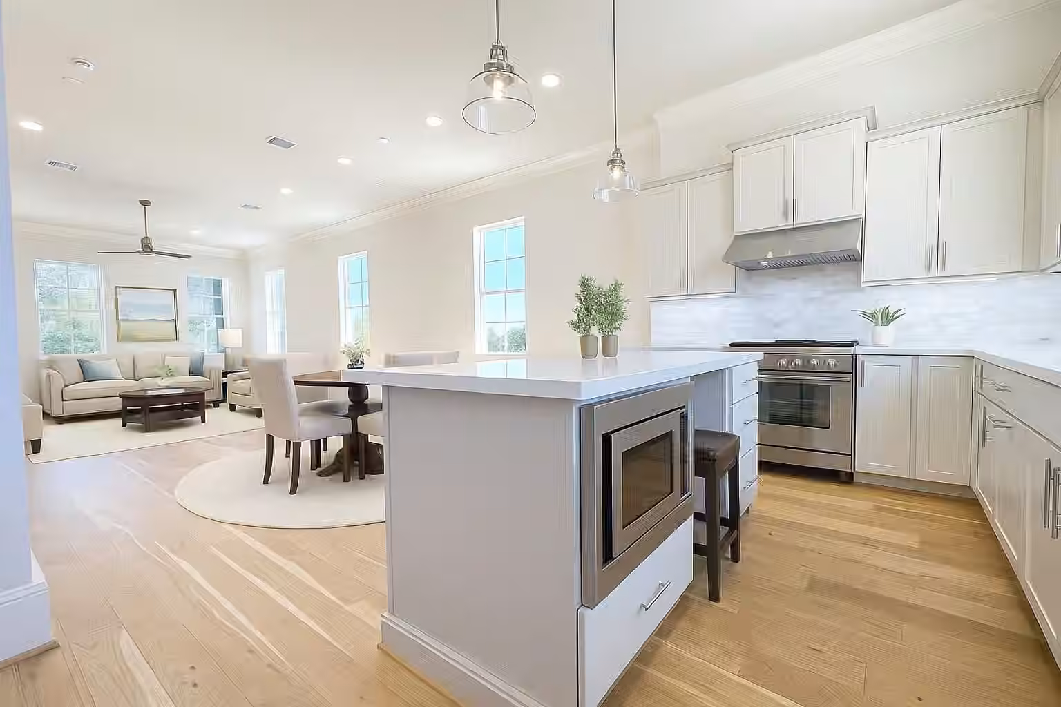 Photo 3 of 739 Bringhurst Street, Houston, TX