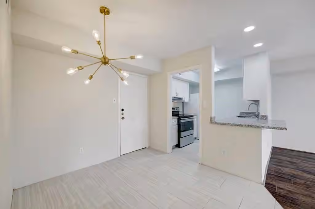 Photo 2 of 4645 Wild Indigo Street 373, Houston, TX