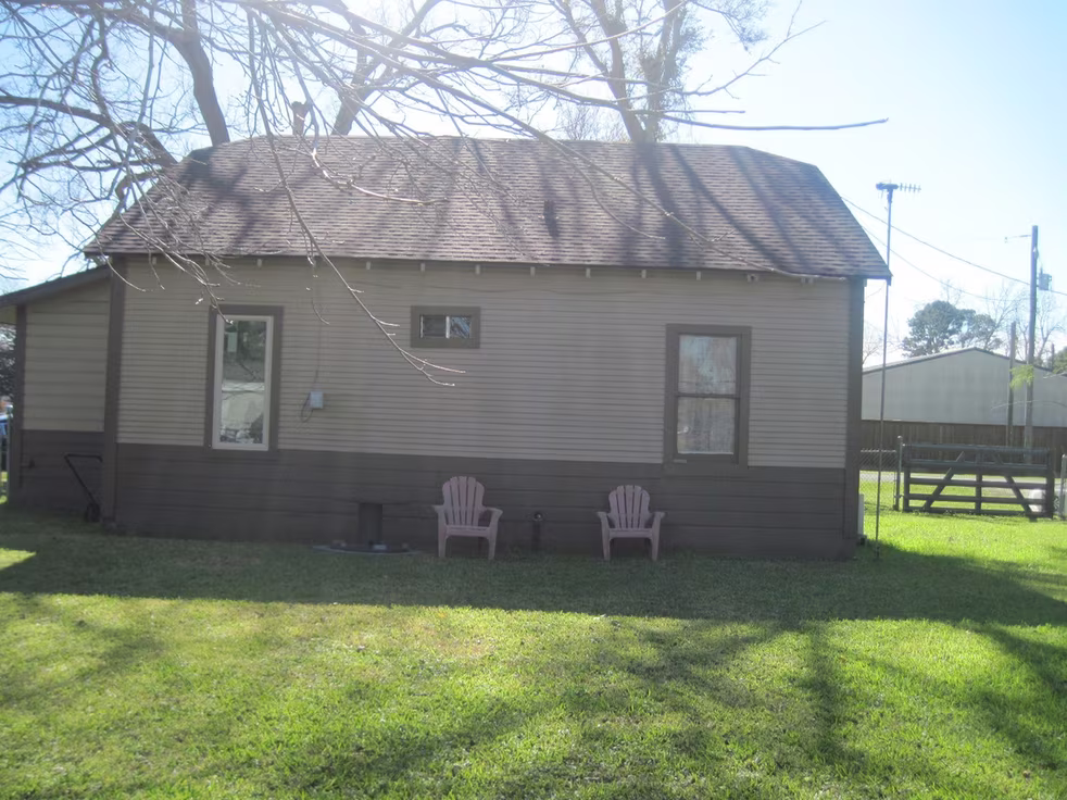Photo 3 of 410 W Centre Street, Brazoria, TX