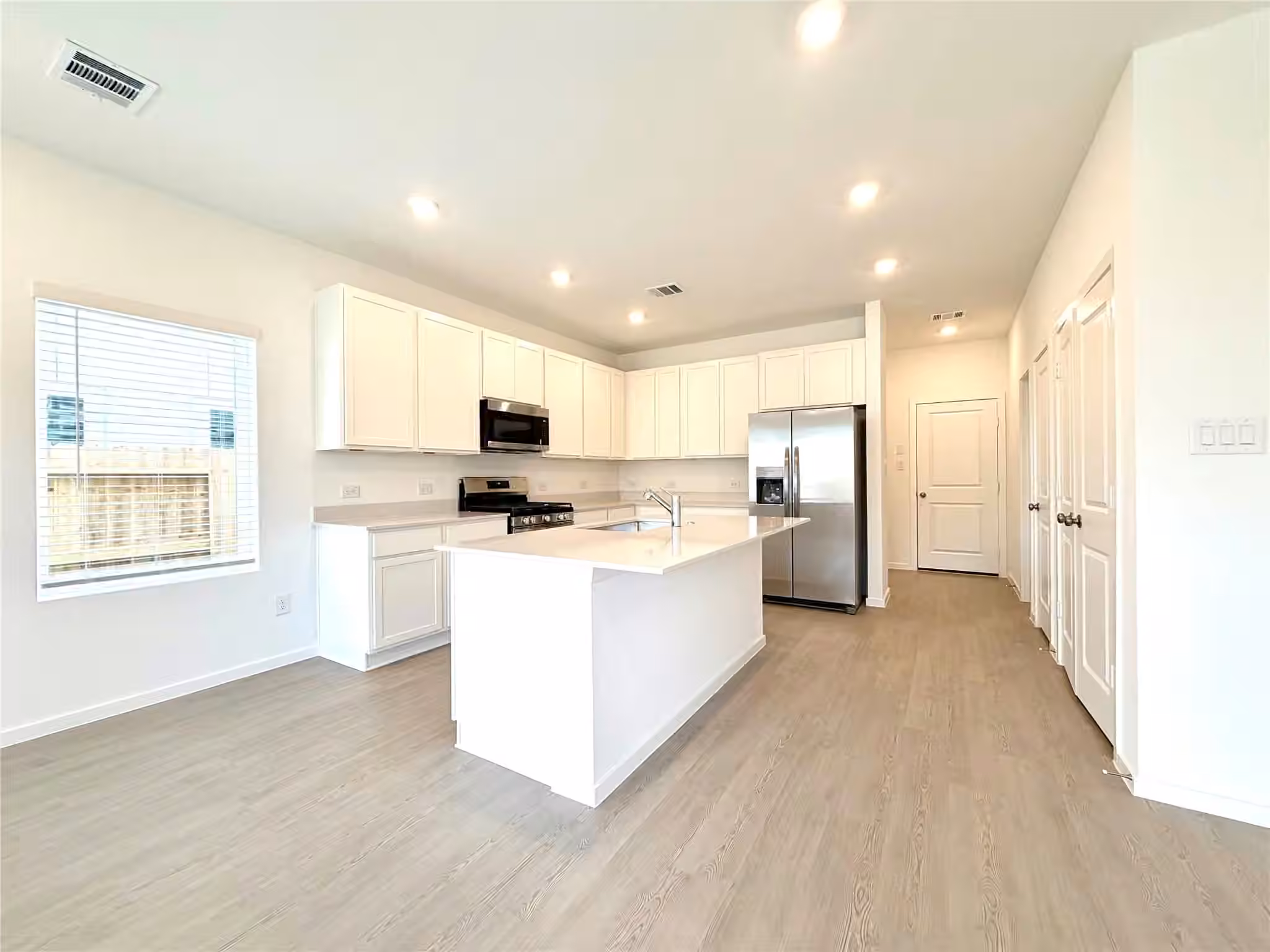 Photo 5 of 2103 Salinas Drive, Rosharon, TX