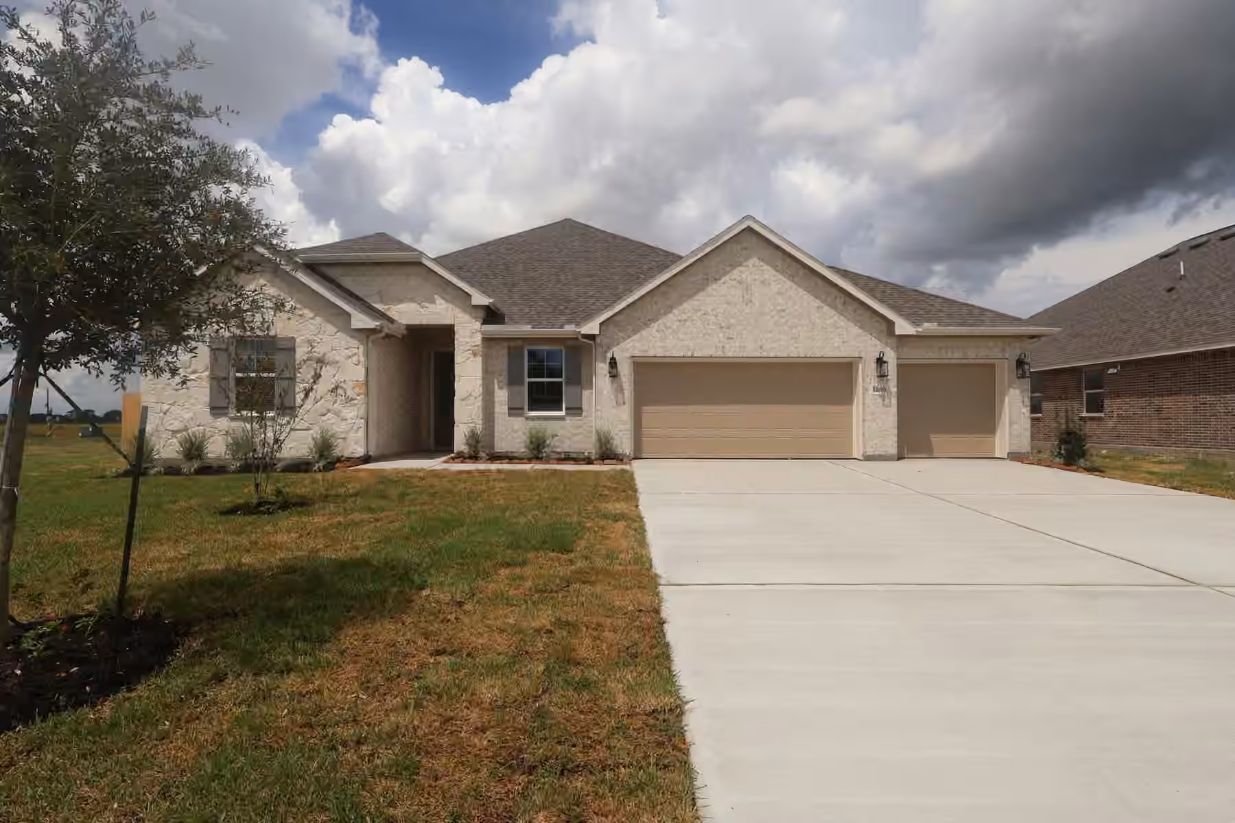 Photo of 12019 Old Fashion Circle, Mont Belvieu, TX 77535