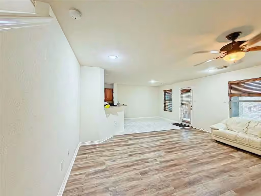 Photo 7 of 9507 Narnia Springs Court, Houston, TX
