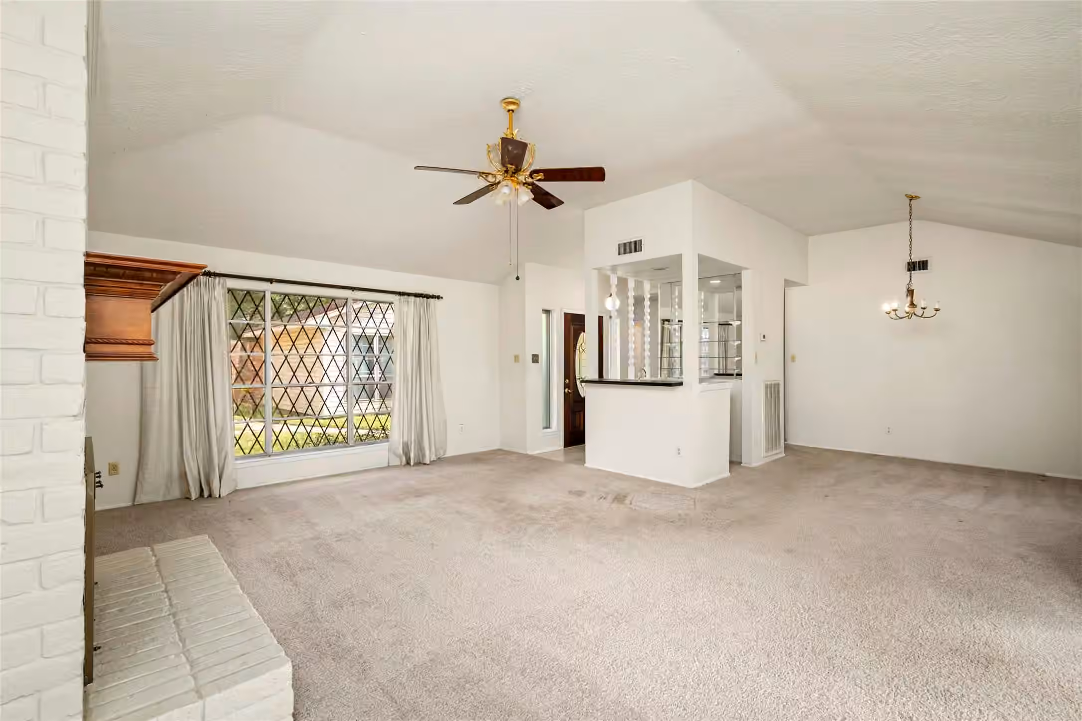 Photo 6 of 422 W Castle Harbour Drive, Friendswood, TX