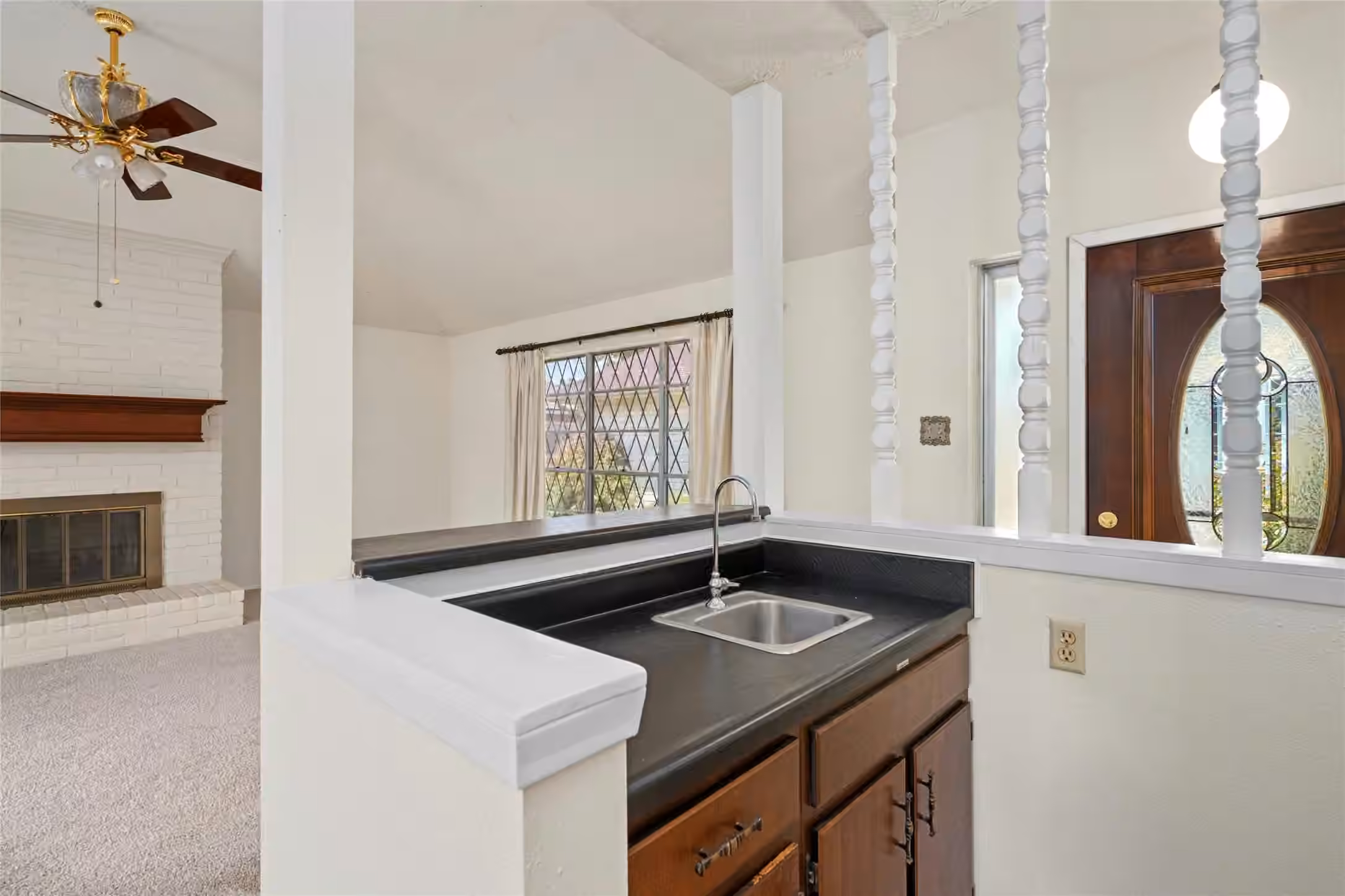 Photo 7 of 422 W Castle Harbour Drive, Friendswood, TX