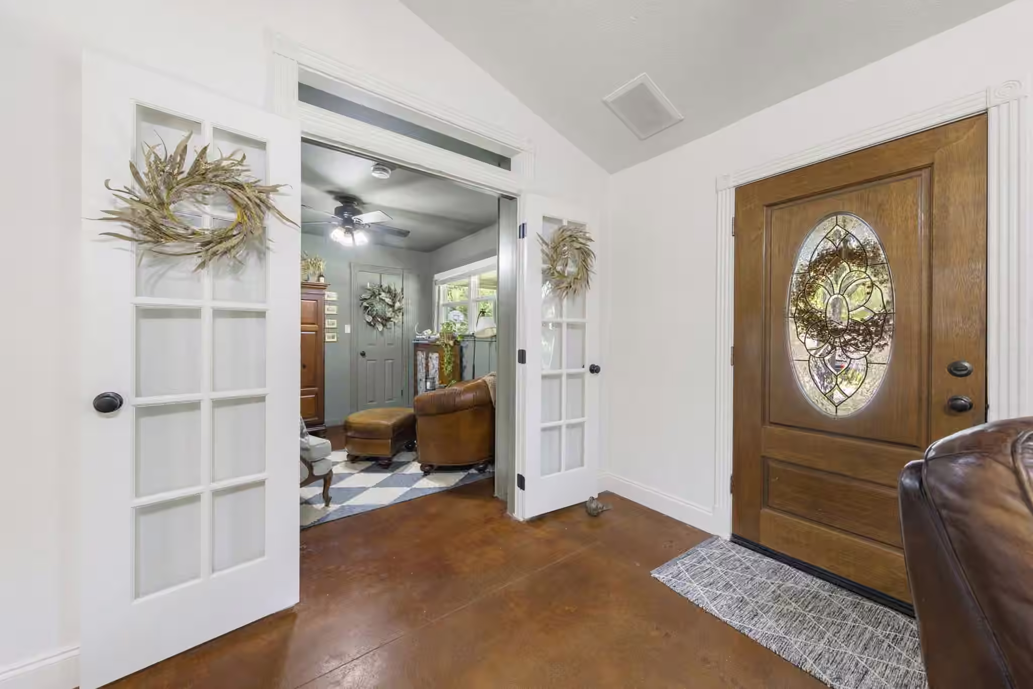 Photo 5 of 410 Shawnee Drive, Montgomery, TX
