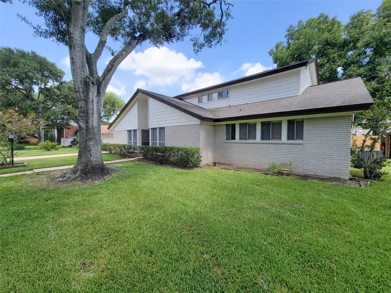 Photo 2 of 18583 Martinique Drive, Nassau Bay, TX