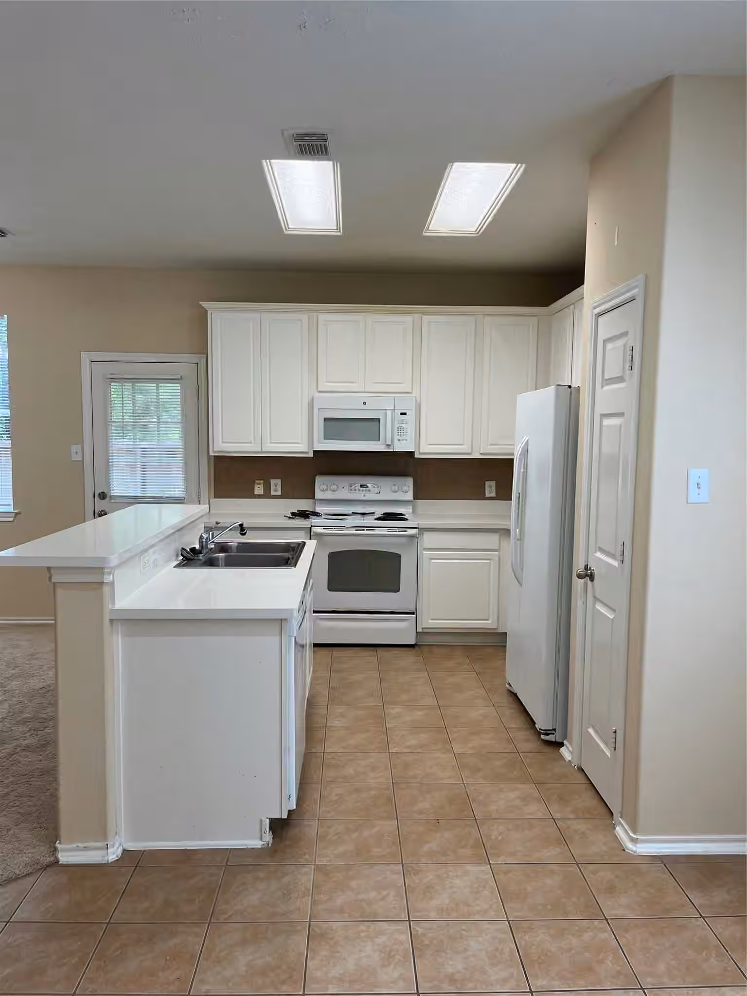Photo 3 of 231 N Burberry Park Circle, The Woodlands, TX