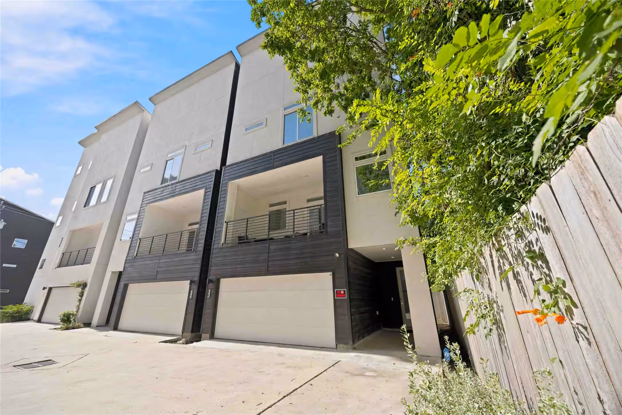 Photo 2 of 507 Schweikhardt Street, Houston, TX