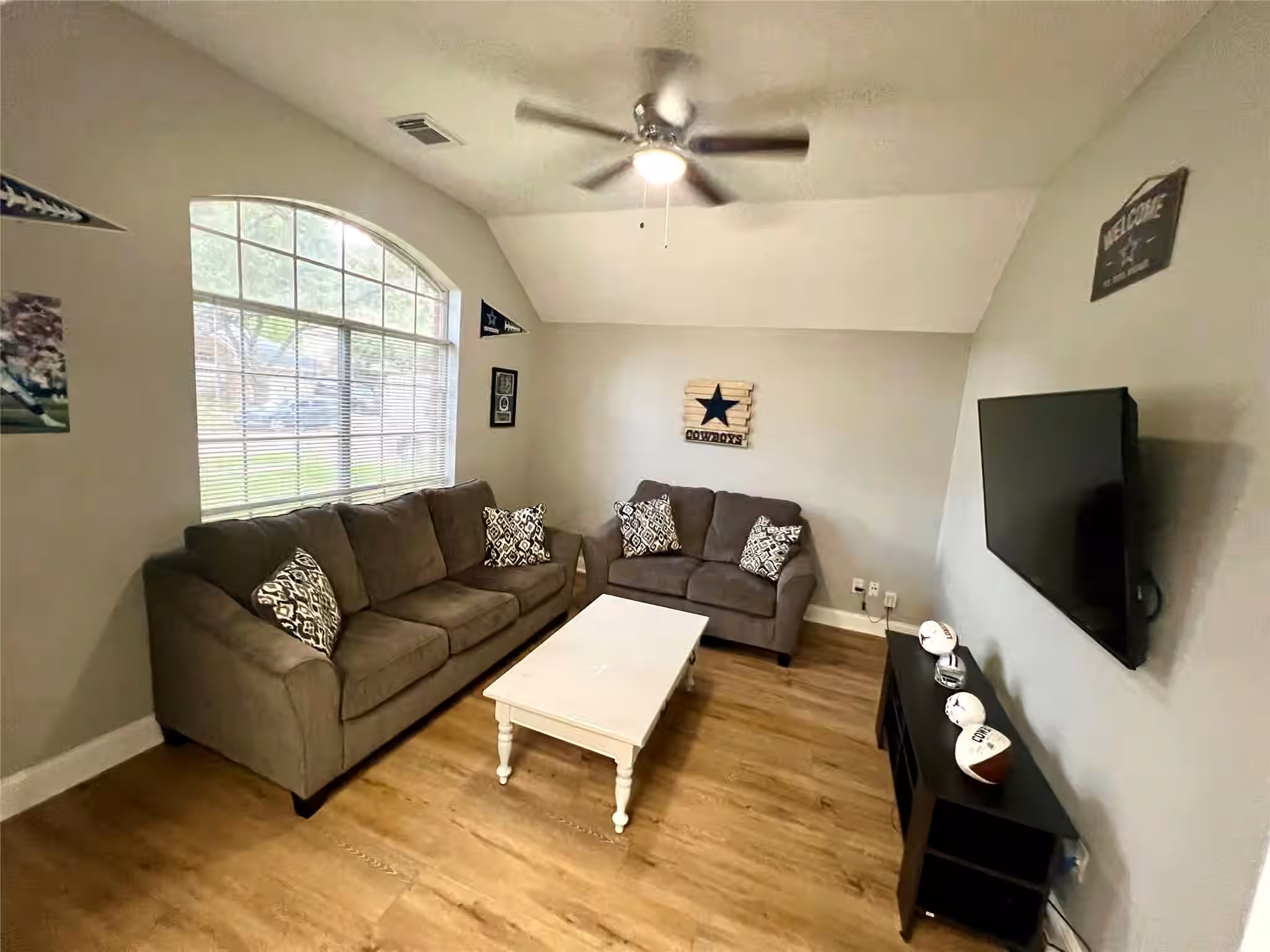 Photo 4 of 1806 Oak Wood Drive E, Pearland, TX