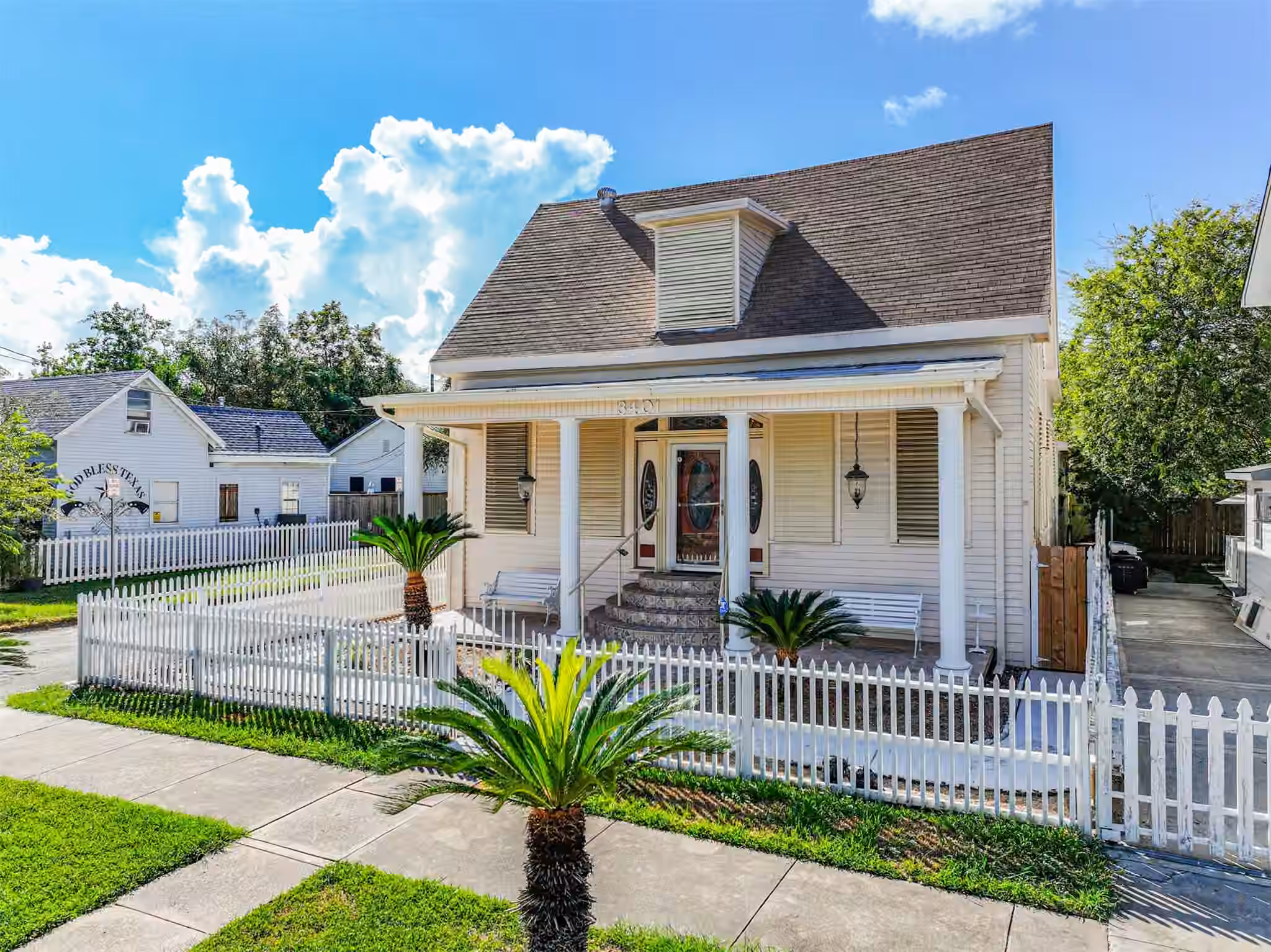 Photo of 3401 Ursuline Street, Galveston, TX 77550