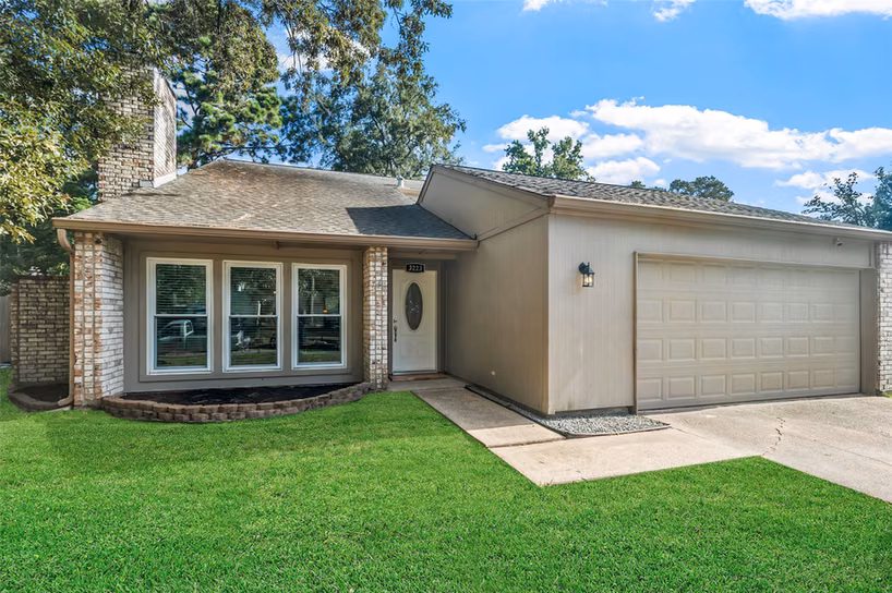 Photo 5 of 3223 Holly Green Drive, Kingwood, TX