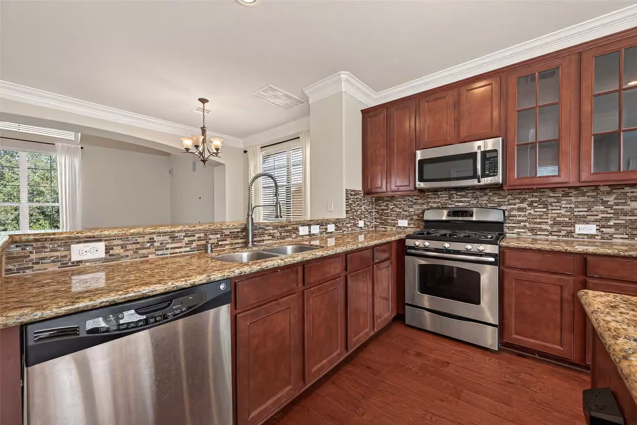 Photo 5 of 888 Fisher Street, Houston, TX