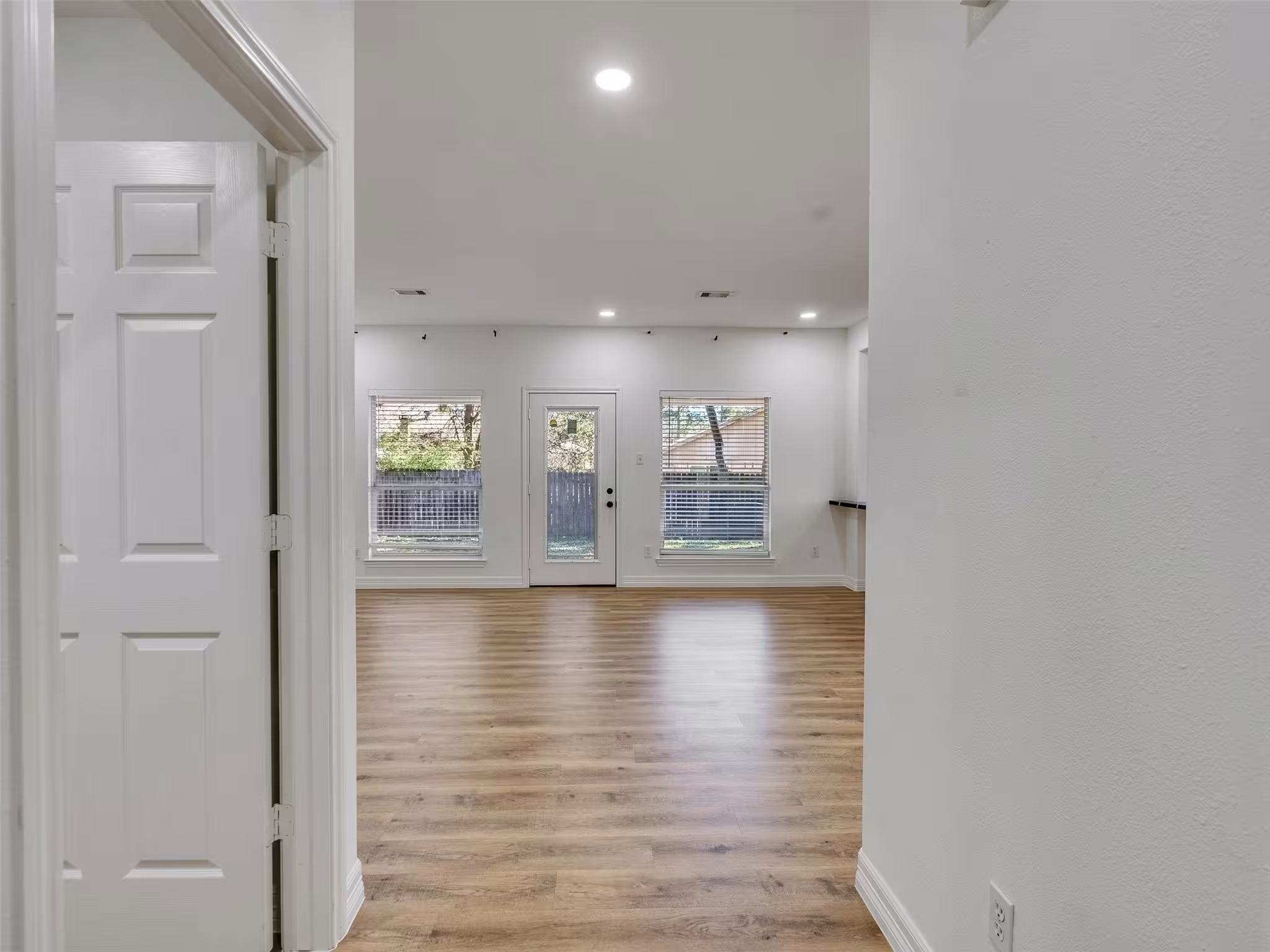 Photo 3 of 206 Doncaster Street, Conroe, TX