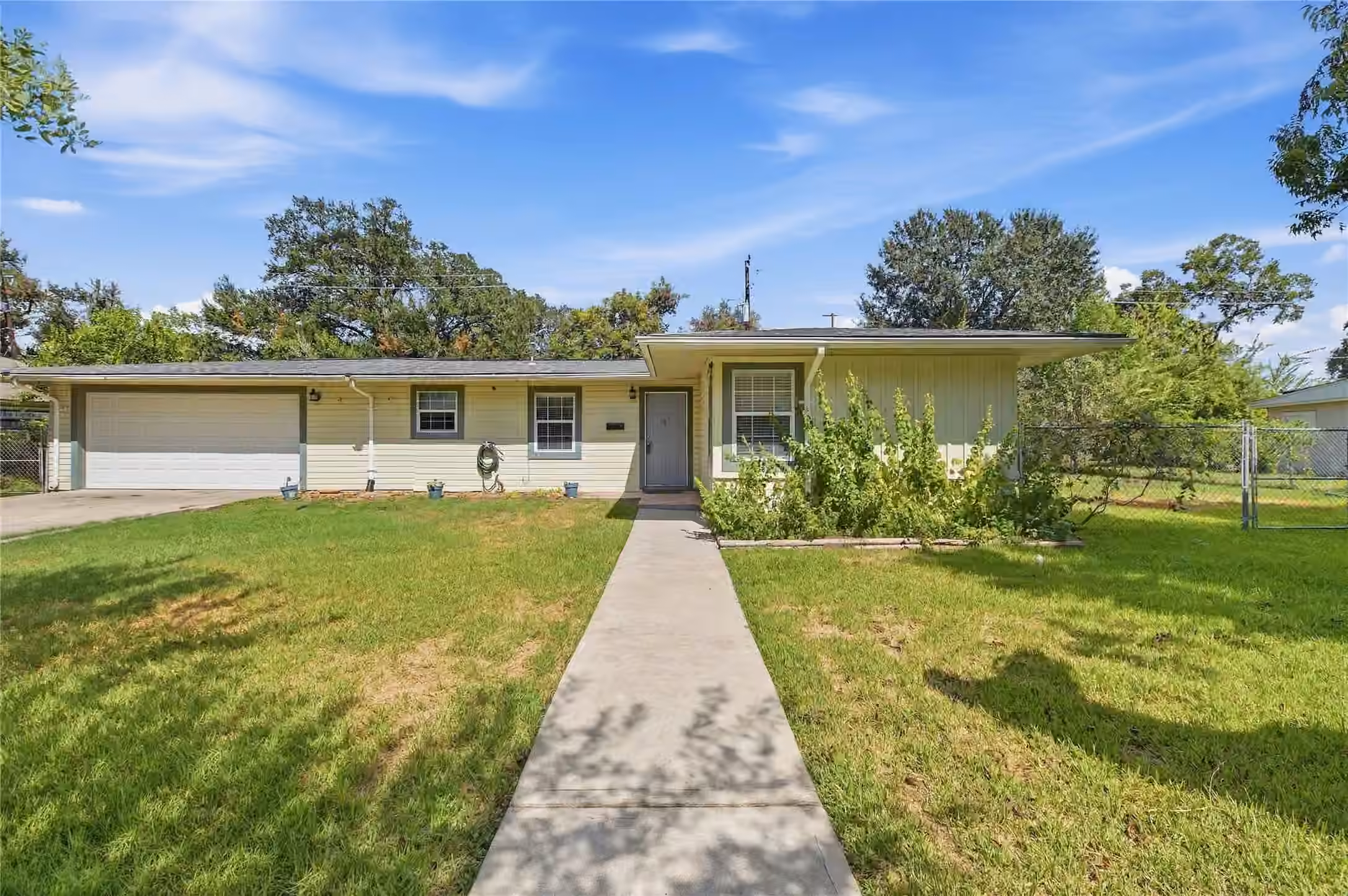 Photo of 1215 Winston Drive, Richmond, TX