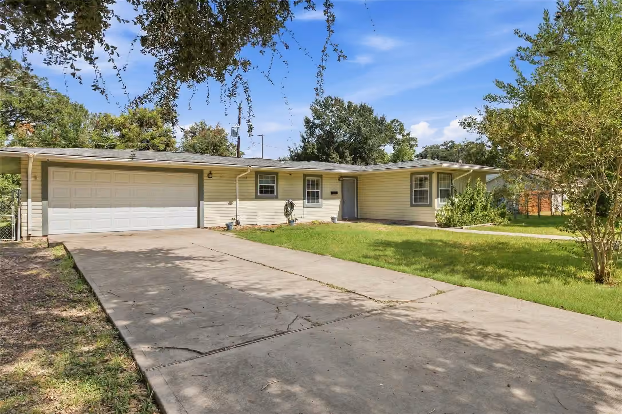 Photo 2 of 1215 Winston Drive, Richmond, TX