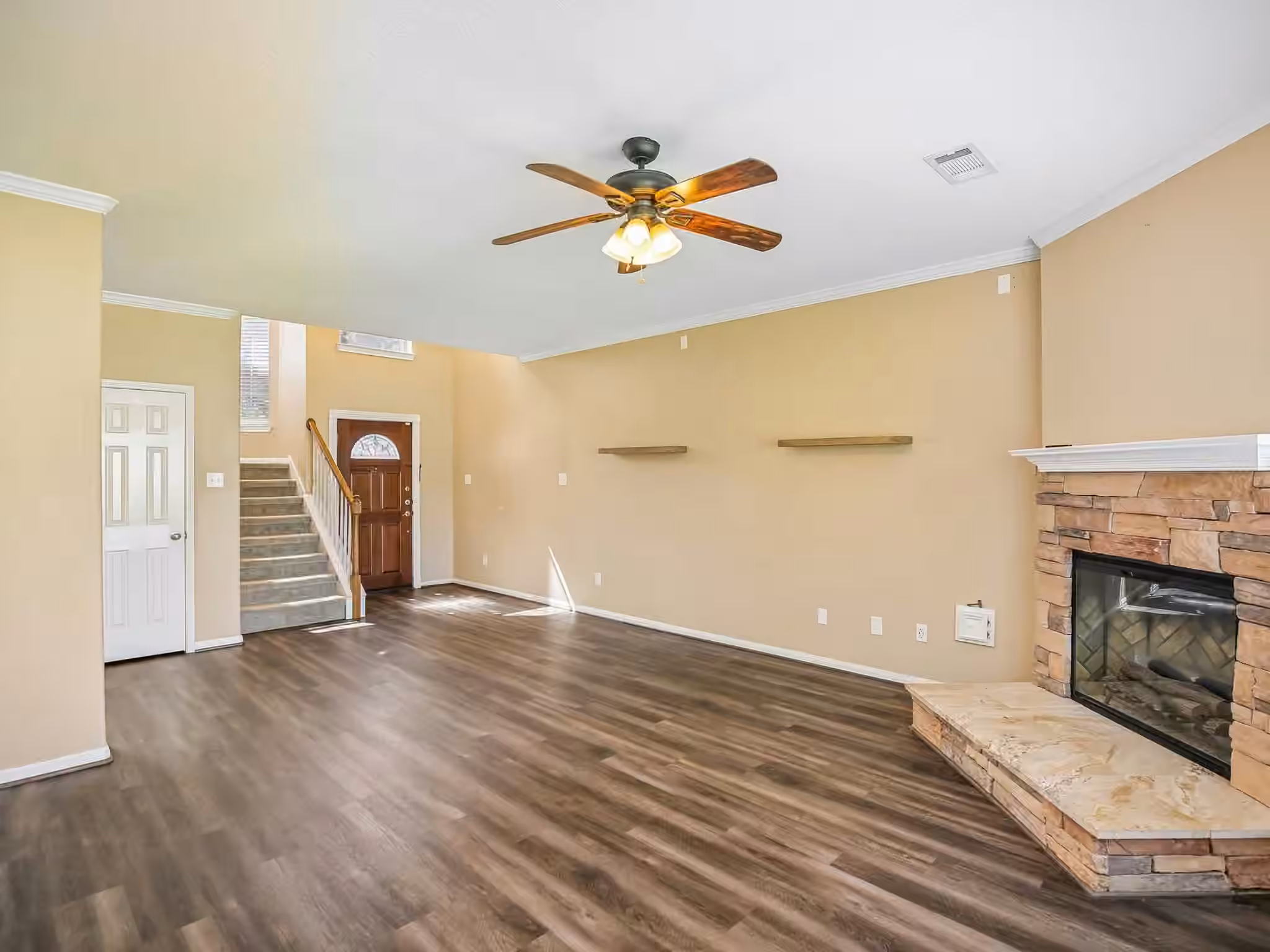 Photo 4 of 1122 Chase Park Drive, Bacliff, TX