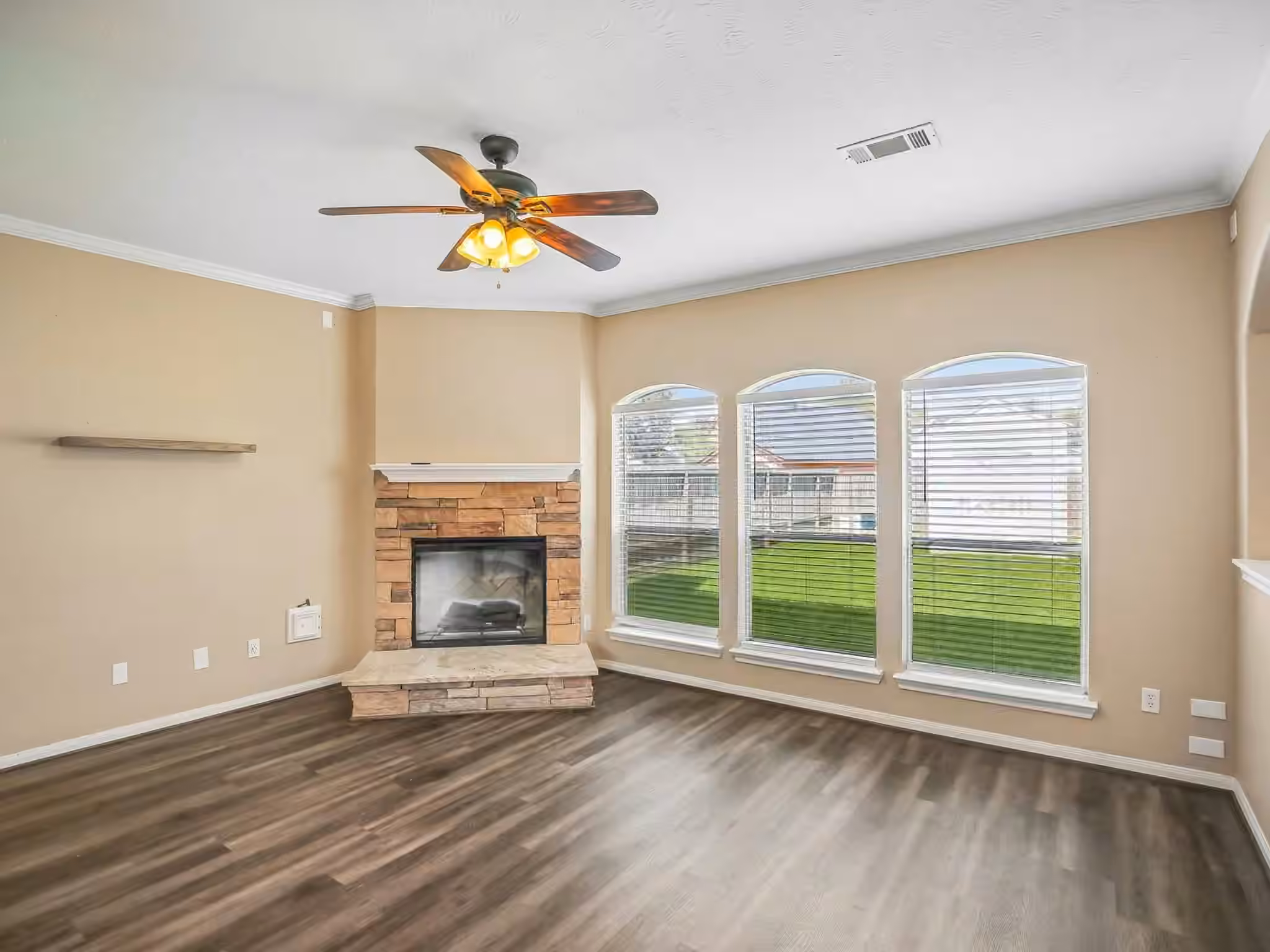 Photo 5 of 1122 Chase Park Drive, Bacliff, TX