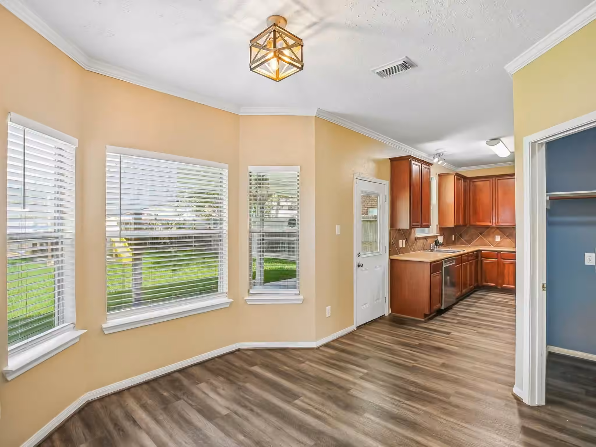 Photo 6 of 1122 Chase Park Drive, Bacliff, TX