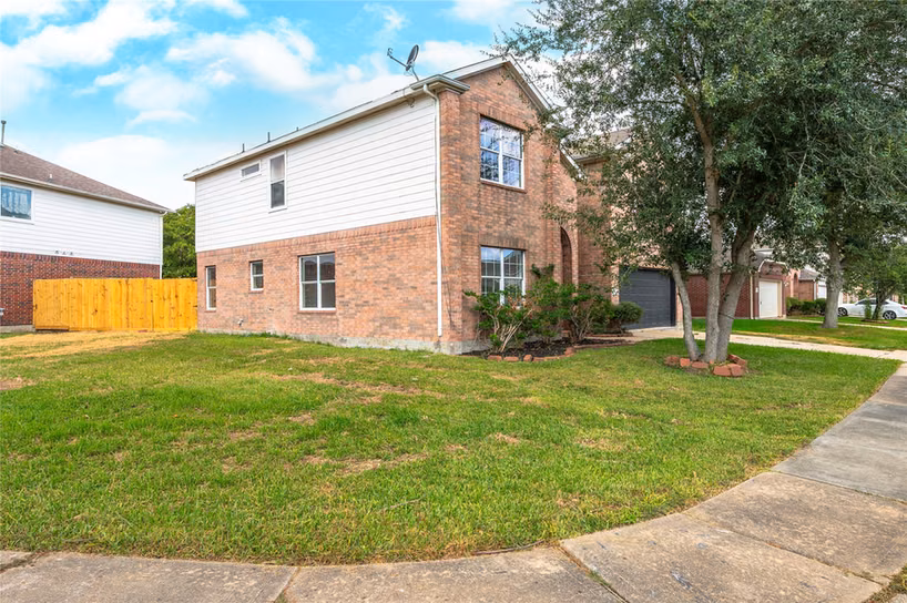 Photo 3 of 4503 Regal Drive, Baytown, TX