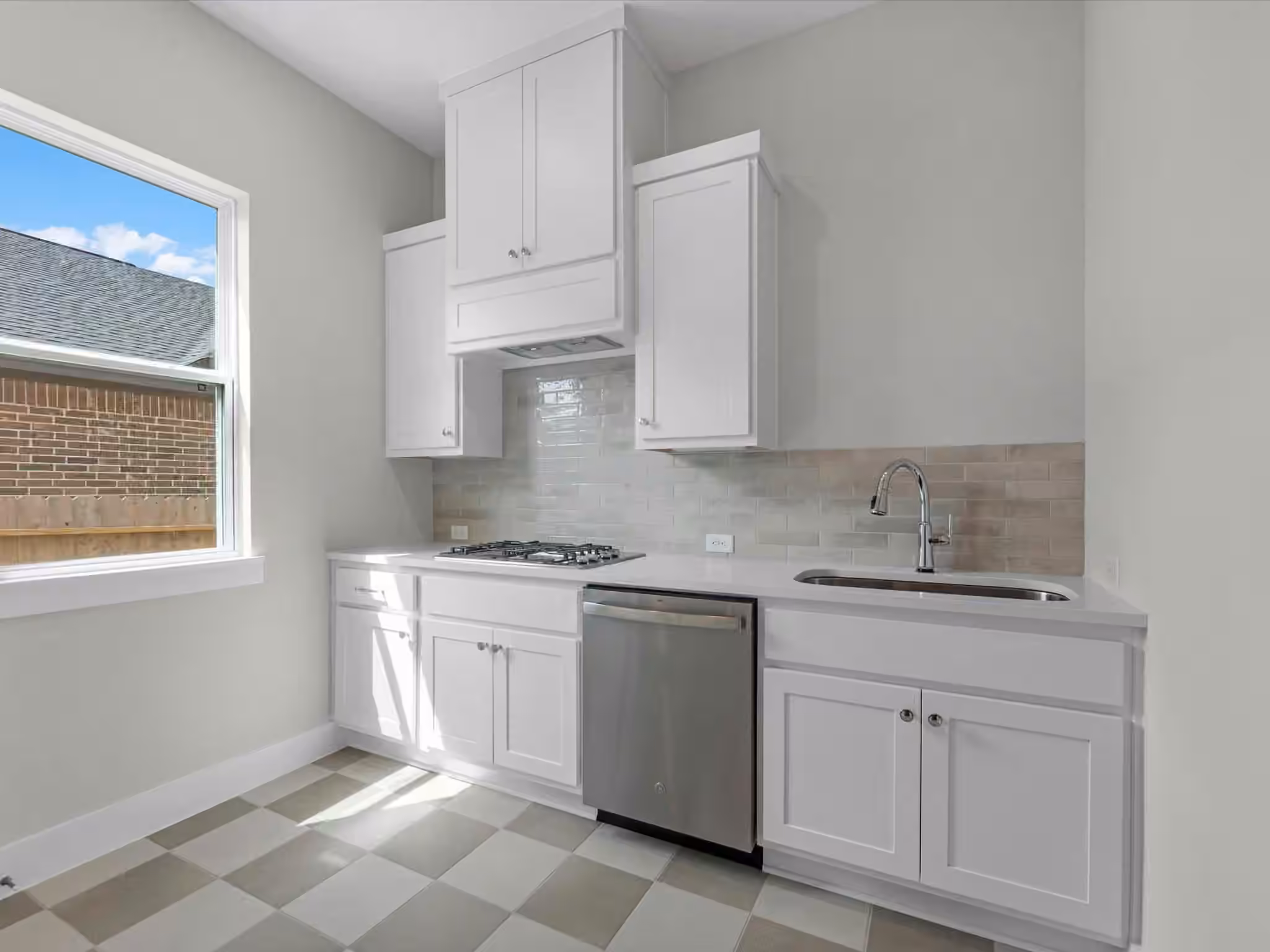 Photo 5 of 6921 Nubuck Drive, Montgomery, TX