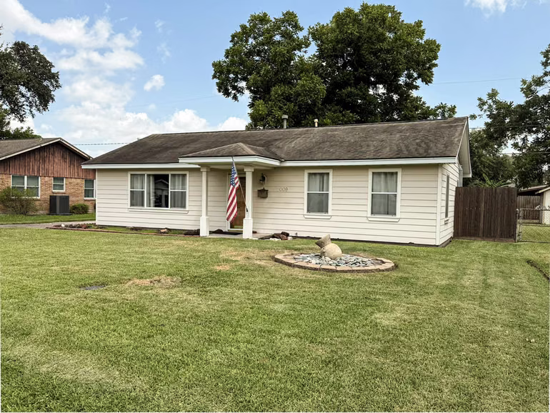 Photo of 2009 W 14th 1/2 Street, Houston, TX 77008