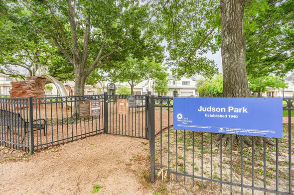 Photo 3 of 4260 Dartmouth Avenue, West University Place, TX