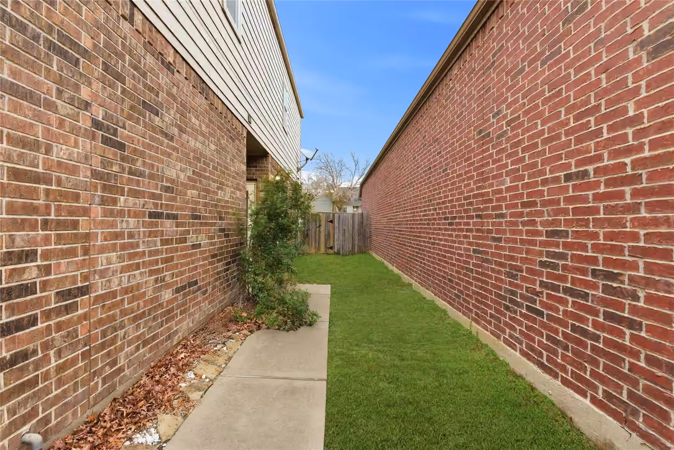 Photo 3 of 17142 Amarose Drive, Houston, TX