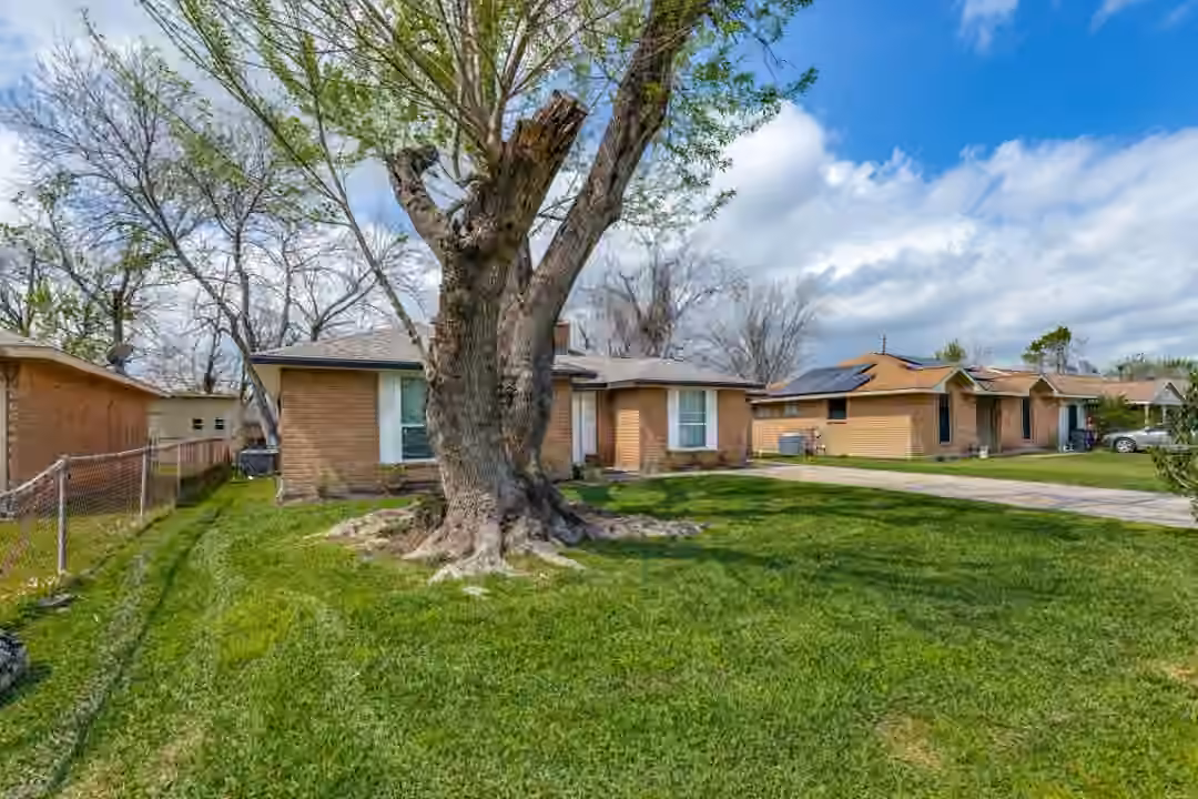 Photo 2 of 803 Knob Hollow Street, Channelview, TX