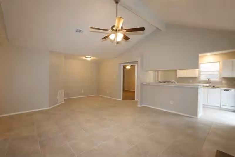 Photo 4 of 4817 Redbud Drive, Rosenberg, TX