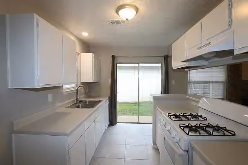 Photo 5 of 4817 Redbud Drive, Rosenberg, TX