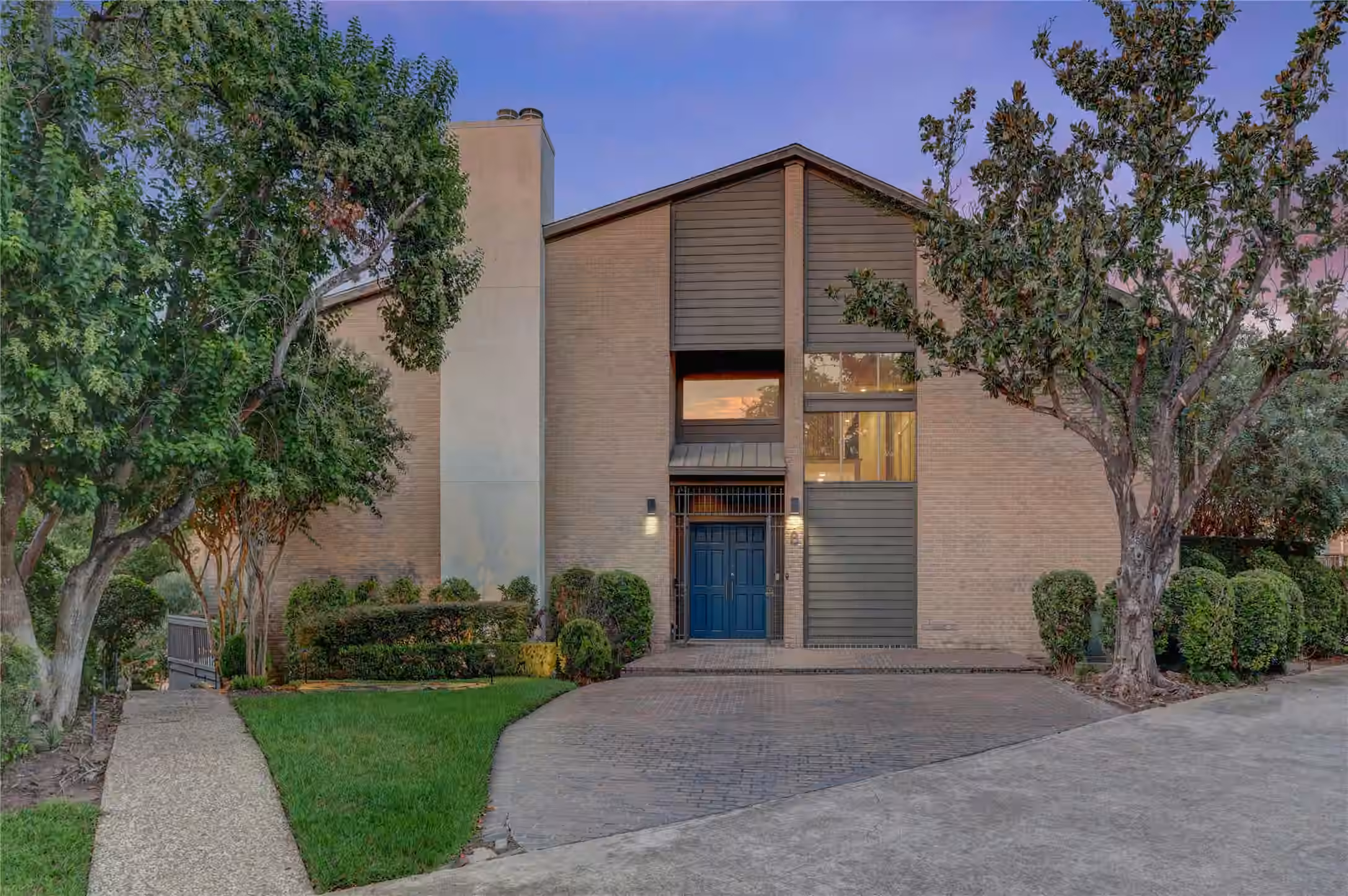 Photo 2 of 8800 Woodway Drive 8, Houston, TX