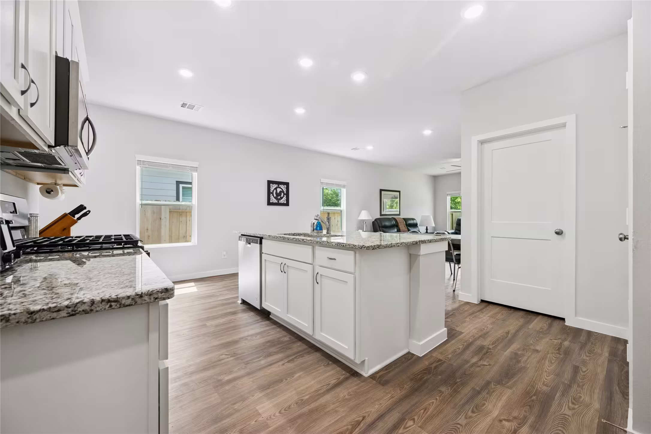 Photo 4 of 16934 Needlepoint Drive, Conroe, TX