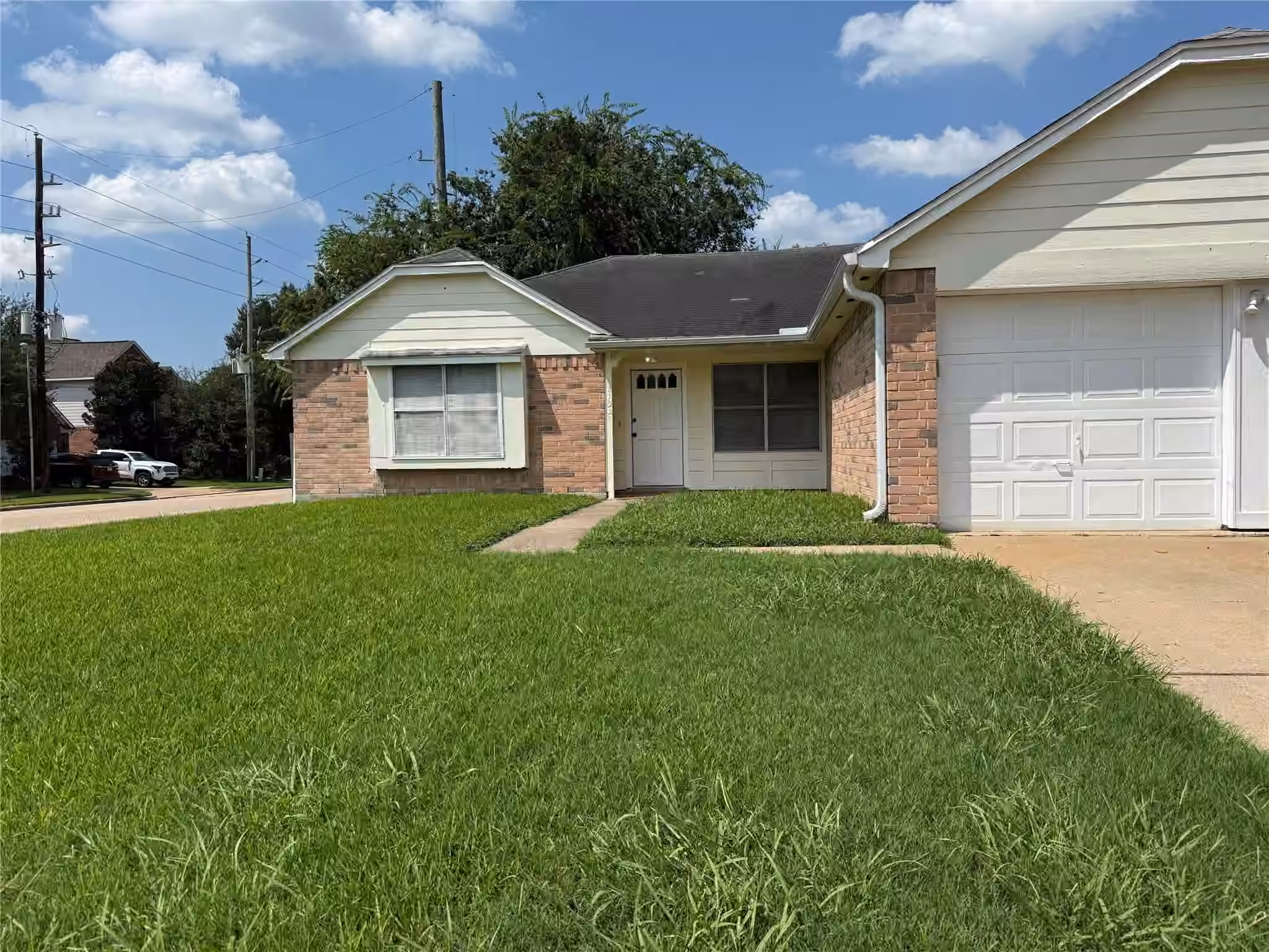 Photo 2 of 2103 Barrington Place Drive, Sugar Land, TX