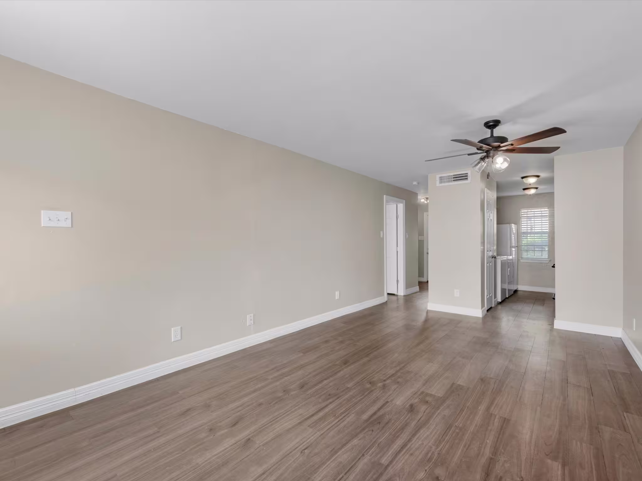 Photo 3 of 7945 Ellinger Lane, Houston, TX