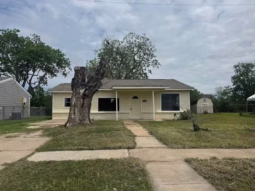 Photo of 702 E Park Street, Sugar Land, TX 77498