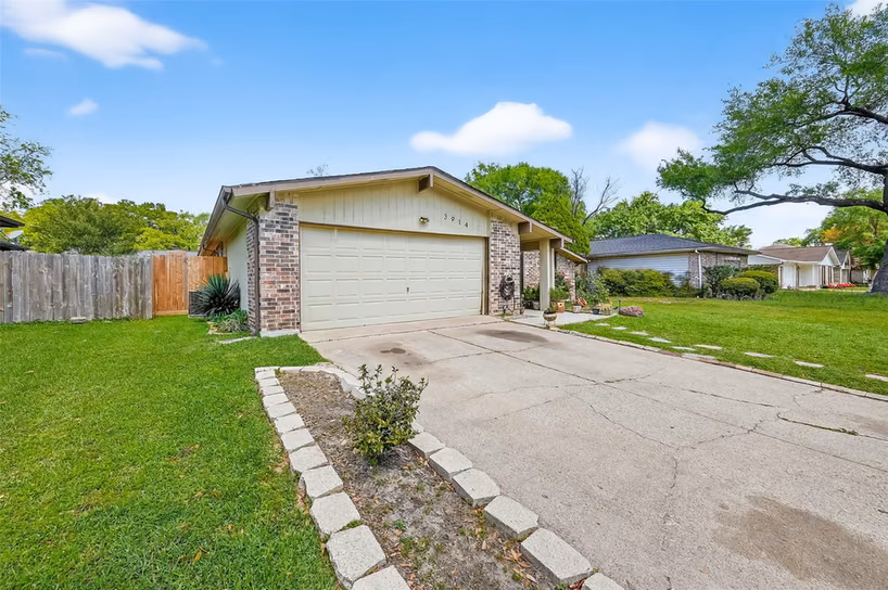 Photo 2 of 3914 Coltwood Drive, Spring, TX