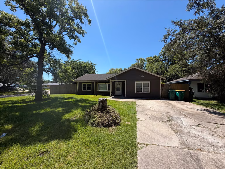 Photo of 2631 N Camp Circle, La Marque, TX