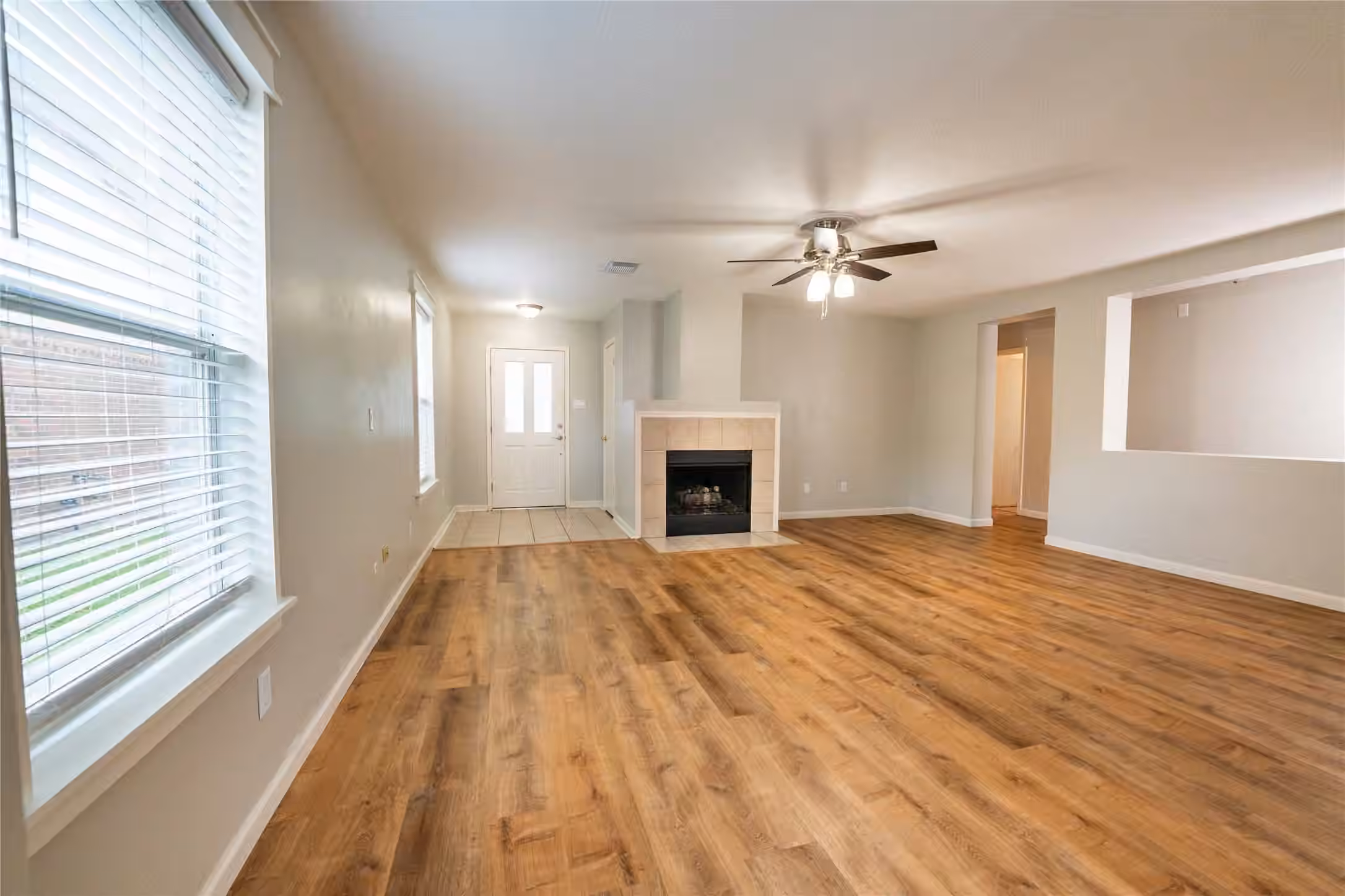 Photo 4 of 7830 Hunters Peak Lane, Baytown, TX