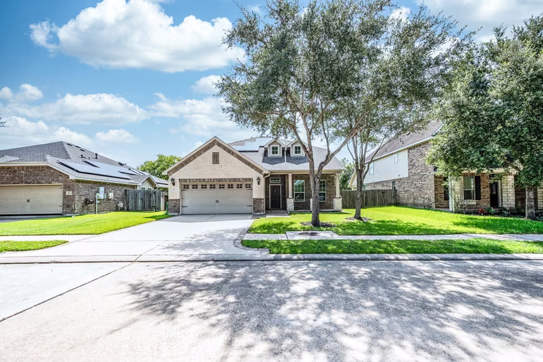 Photo 4 of 2813 Lost Maples Drive, Pearland, TX