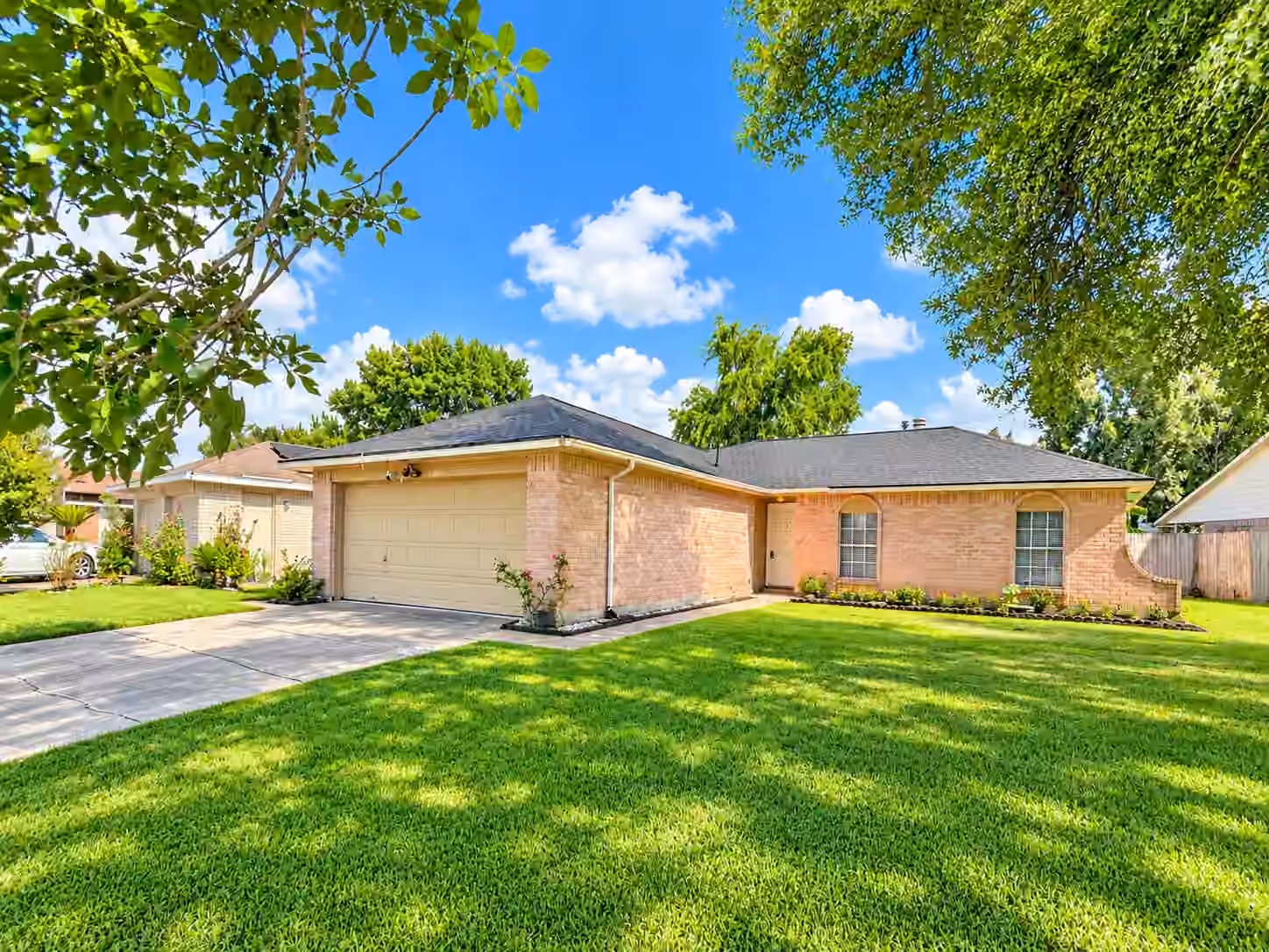 Photo 5 of 16347 Villaret Drive, Houston, TX