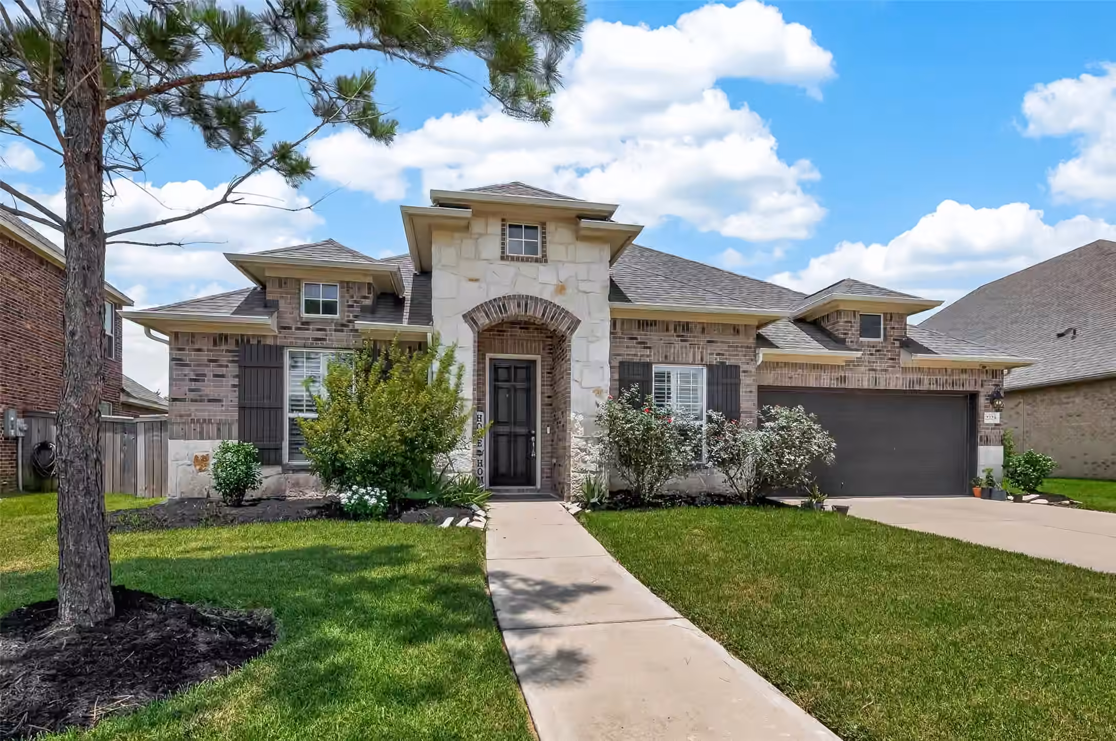 Photo 2 of 2228 Briarstone Bluff Crossing, Pearland, TX