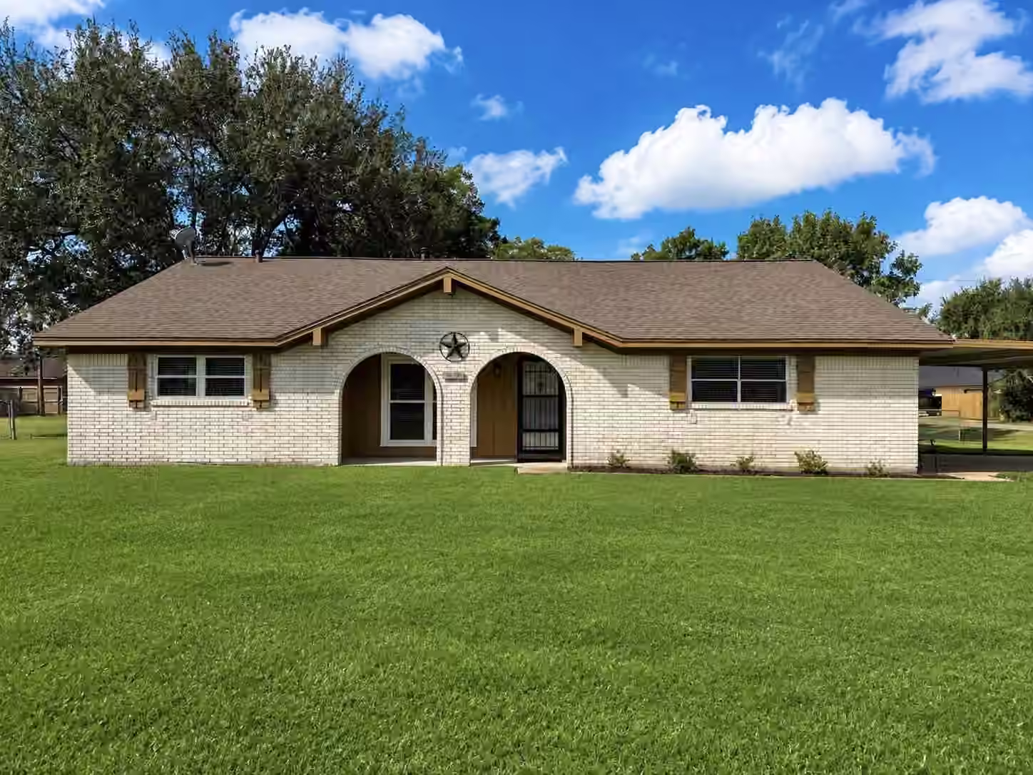 Photo of 1302 Avenue H, Danbury, TX