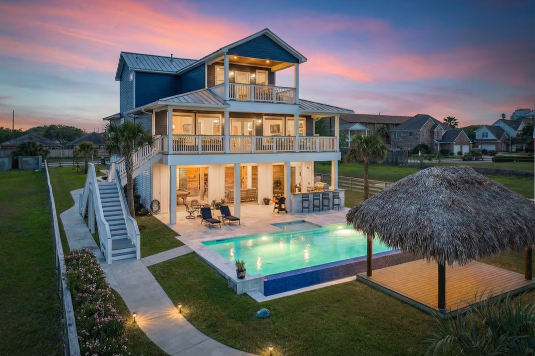 Photo of 7220 Avenue N 1/2, Galveston, TX 77551